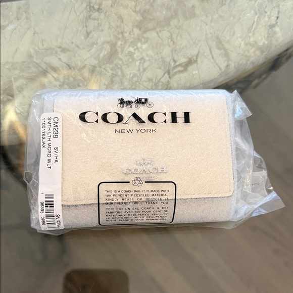 Coach Cream Card Holder - Picture 1 of 2